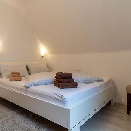 Haus-springfloot-whg-3-og Apartament *