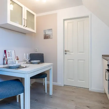 Haus-springfloot-whg-3-og Apartmán *